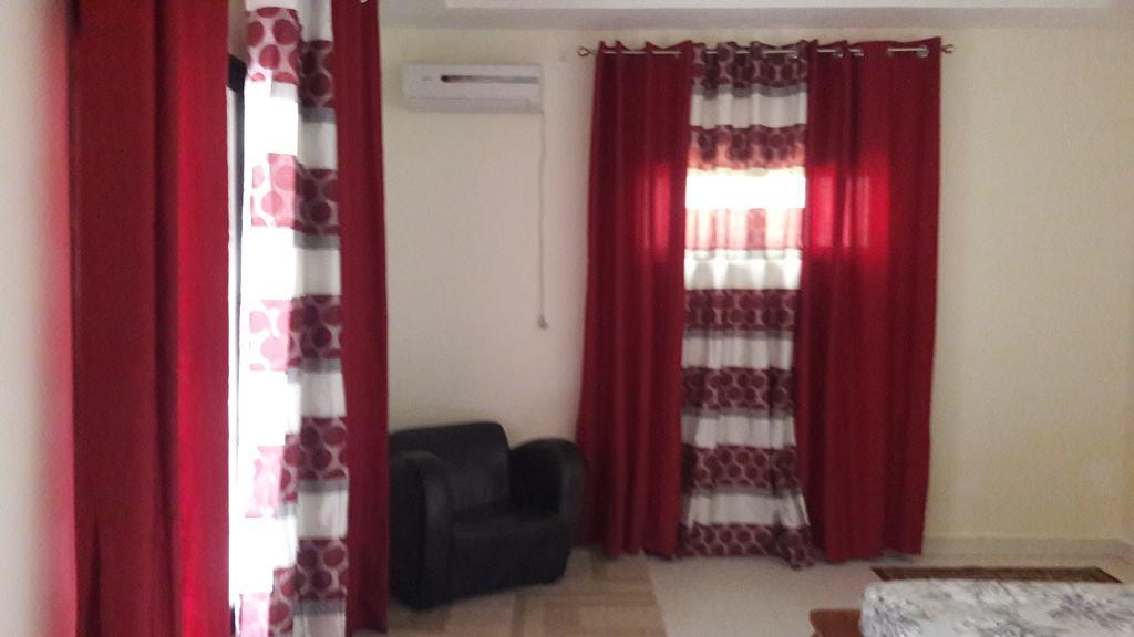 Residence Cheikh Fall ダカール エクステリア 写真